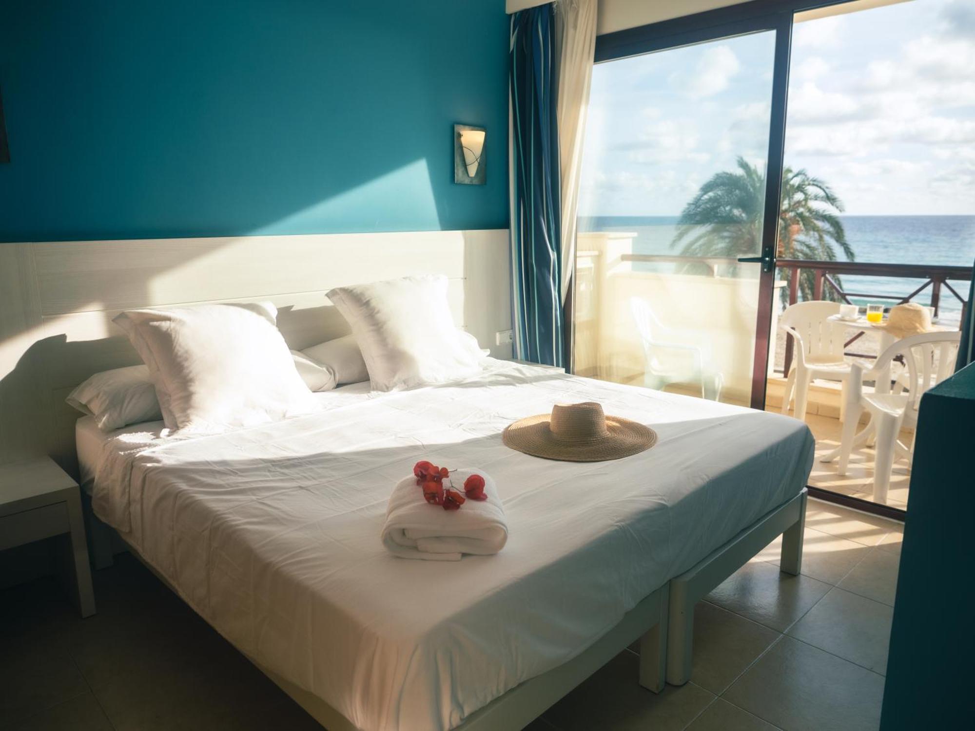 Prope Mare Apartamentos Кала Милор Екстериор снимка
