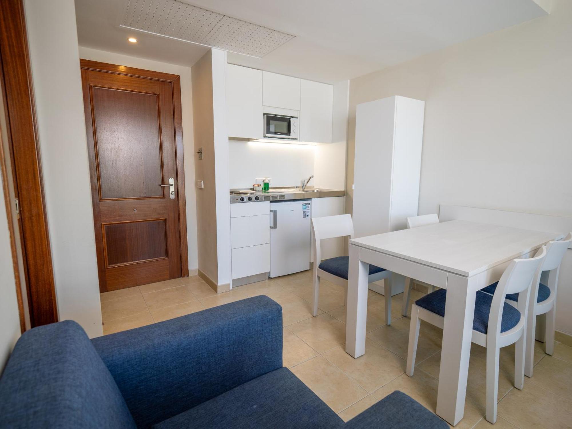 Prope Mare Apartamentos Кала Милор Екстериор снимка